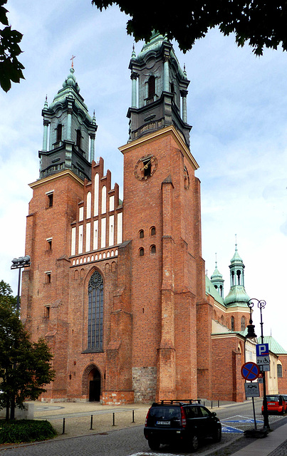 Poznań - Bazylika archikatedralna Świętych Apostołów Piotra i Pawła