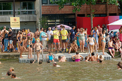 Baignade dans le canal Saint-Martin (4)