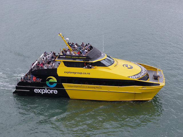 Explore D5 arriving at Auckland - 21 February 2015