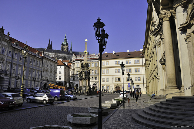 in der Prager Altstadt: Kleinseitner Ring - Malostranské náměstí (© Buelipix)