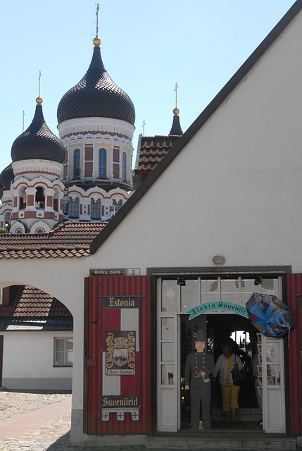 Tallinn - Souvenirladen und Alexander-Nevsky-Kathedrale