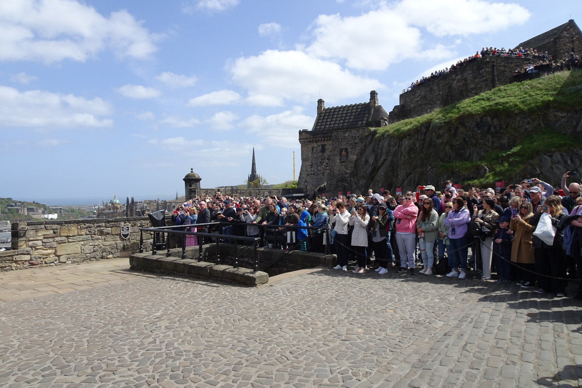 Crowd At The One O'Clock Gun Firing