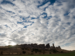 Wolken über Teufel und König