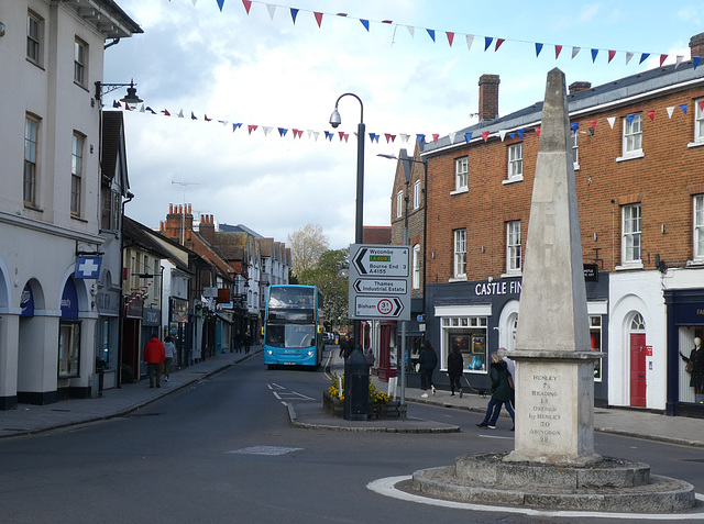 Arriva The Shires 5460 (YY14 WFU) in Marlow - 15 Apr 2024 (P1170892)