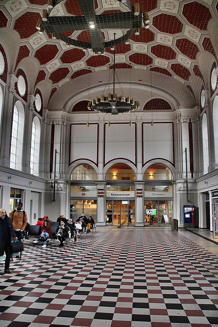 Hamm Hauptbahnhof, Empfangshalle / 16.12.2023