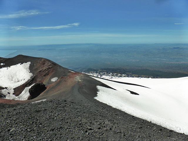 Ätna ca 3000 mtr hoch: am Krater aus dem Jahre 2002/3