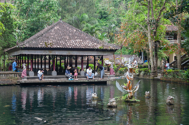 Pura Gunung Kawi inside pool