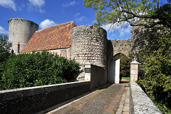 Entrée du château d'Alluyes