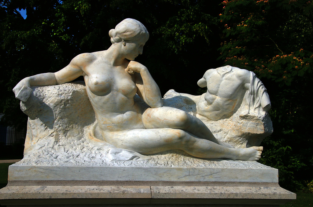 La Sculpture - Marbre de Léon Fagel - Orléans