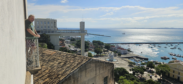 Elevador Lacerda Behind Me