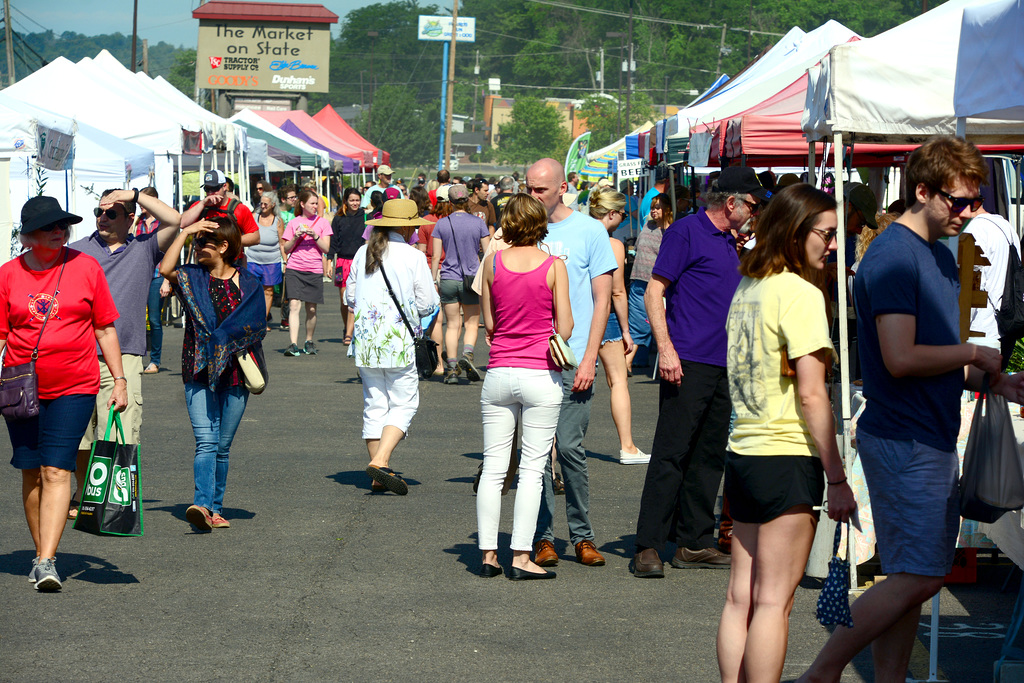 A popular Athens institution: the Farmers Market