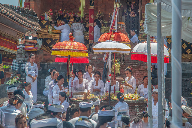 Get blessed by the Pemangku priests