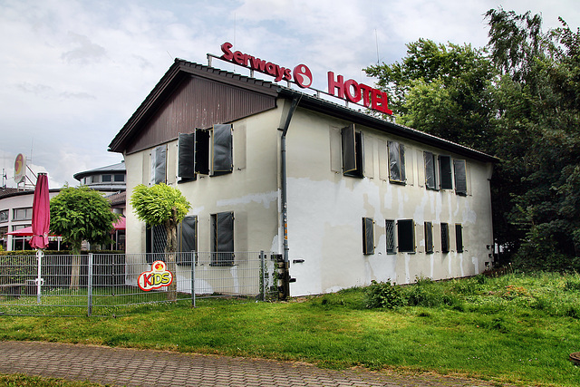 Autobahn-Raststätte Rhynern, historische Unterkunft von 1939 (Hamm) / 6.07.2024