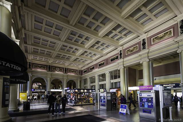 Waterfront Station ... P.i.P. (© Buelipix)