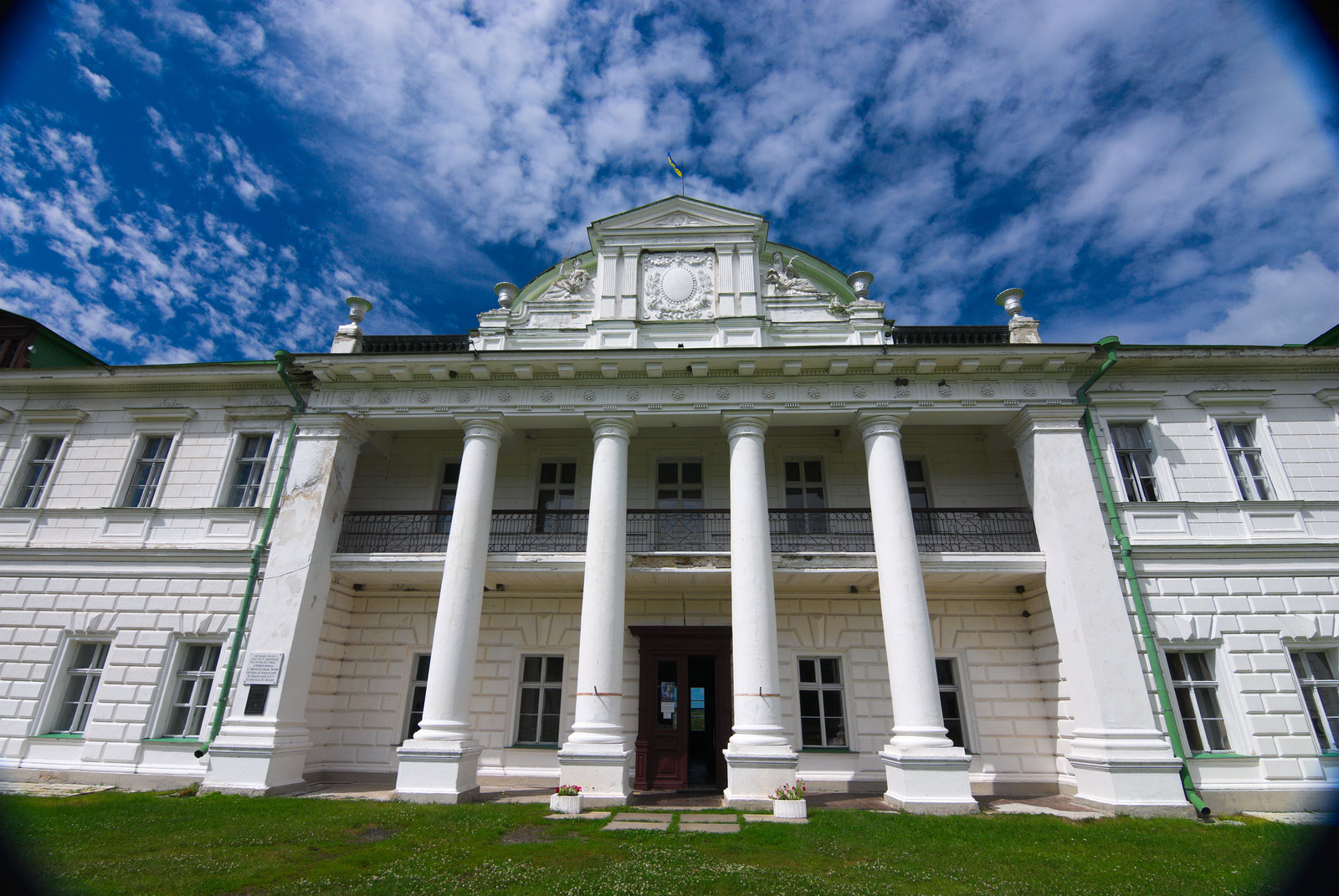 Schloss Tarnowski: Ostfassade