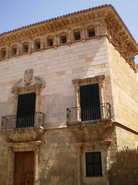 Can Saura (Saura Palace).