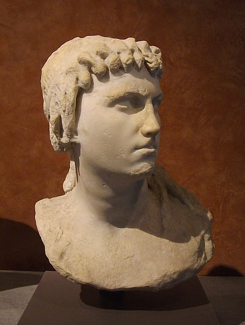 Cleopatra II or III (?) as Isis in the Louvre, June 2014