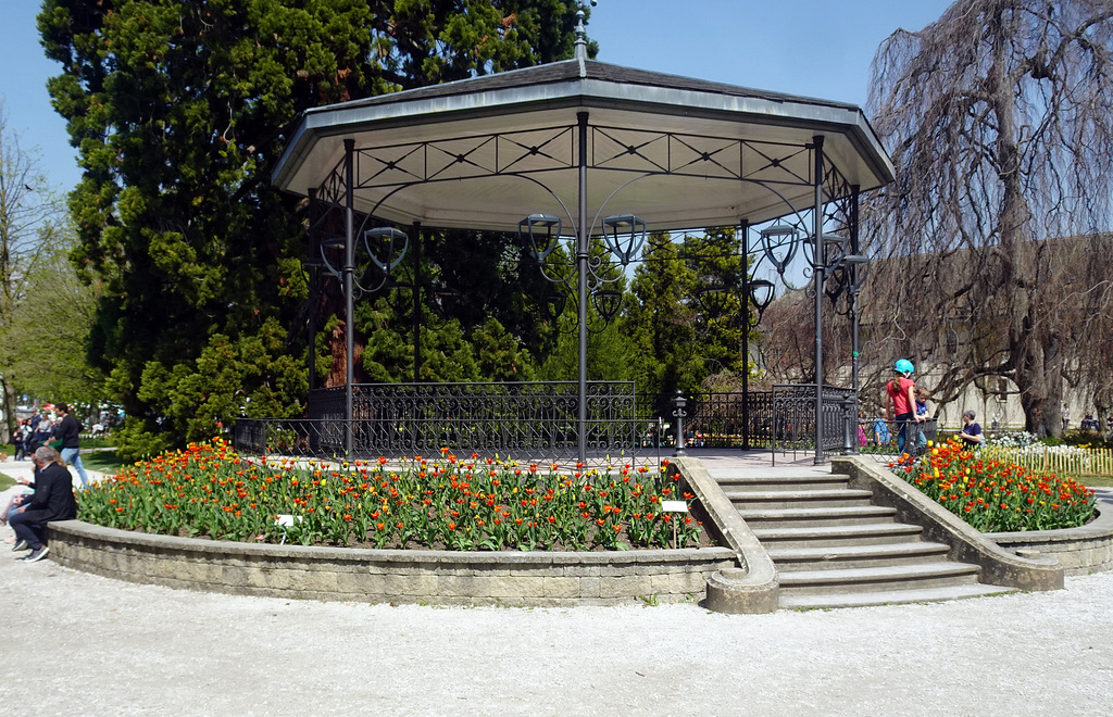 Am Pavillon im Schlosspark Morges