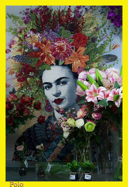 Frida Khalo con flores (I) + (2Notas)