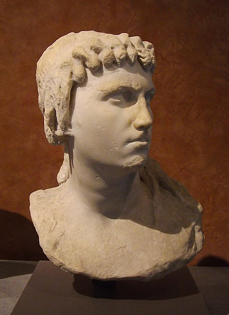 Cleopatra II or III (?) as Isis in the Louvre, June 2014