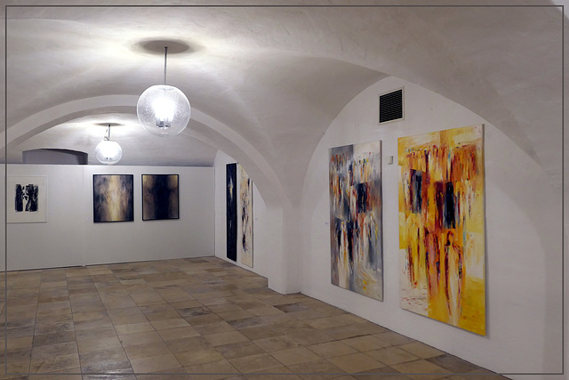 Ausstellung im Gewölbe (pip)