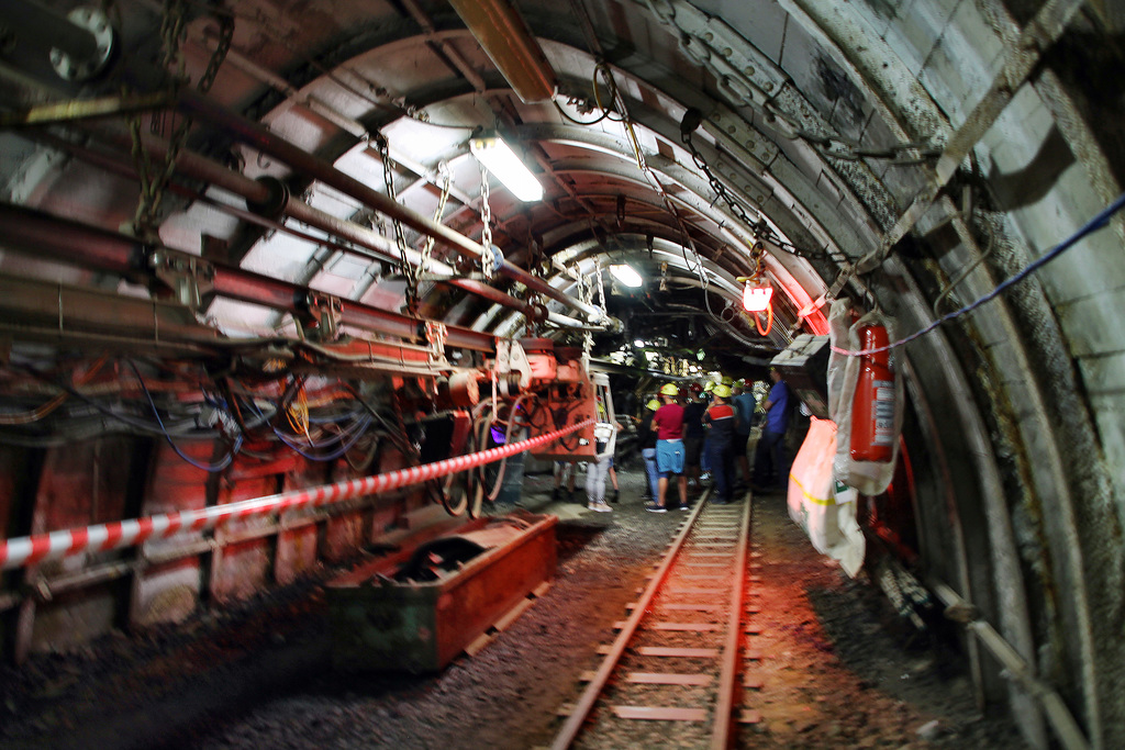 Strecke mit Einschienenhängebahn (Trainingsbergwerk Recklinghausen, Rekclinghausen-Hochlarmark) / 26.06.2022