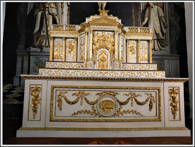 Le maître autel de la chapelle Sainte Catherine à Dinan (22)
