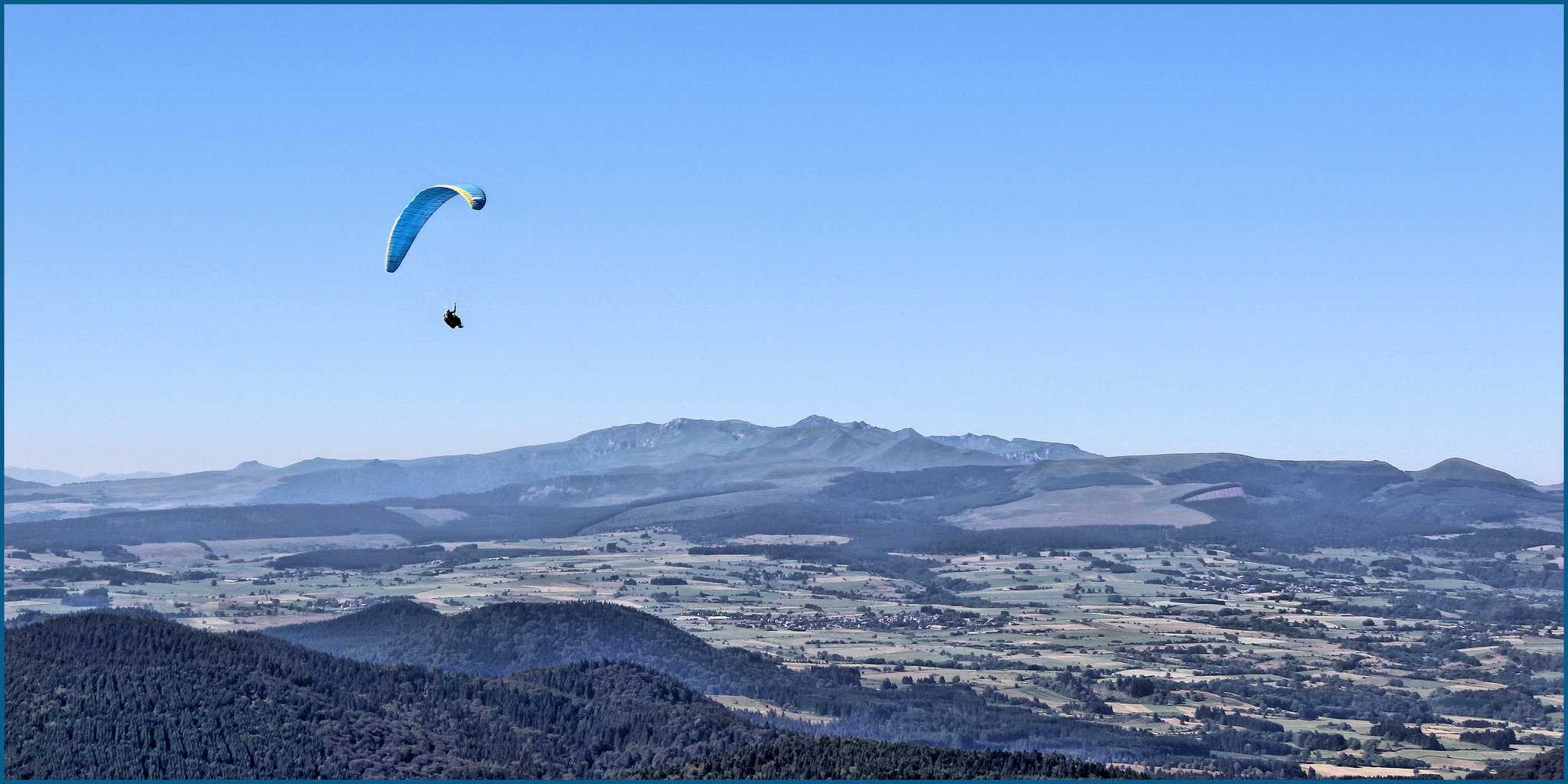 Sommet du Puy-de-Dôme (63) 19 juillet 2016. Au loin, le Puy-de-Sancy.