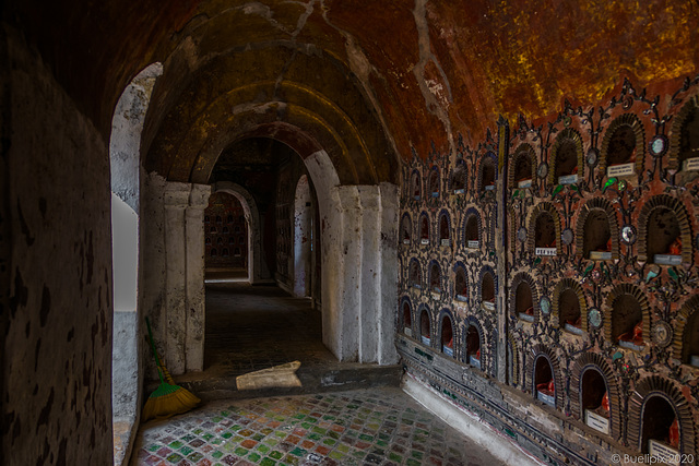 beim Shwe-Yan-Pyay-Kloster und dem Shwe Yaunghwe Kyaung Tempel (© Buelipix)