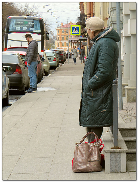 Frau mit Seeblick