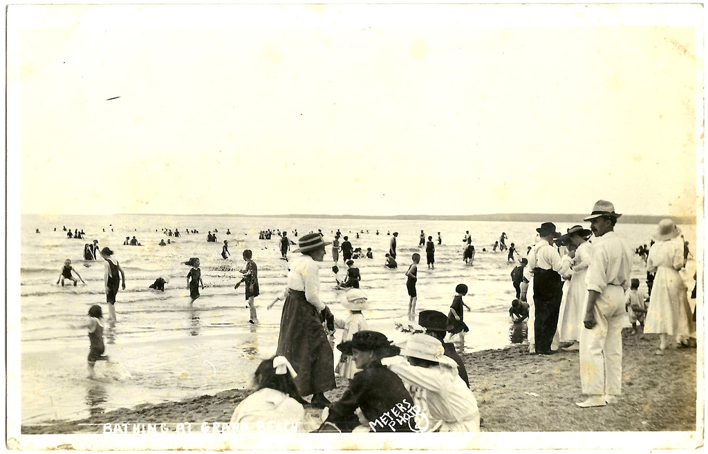 MN0943 GRAND BEACH - BATHING AT…