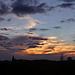 la petite église au crépuscule du soir.