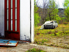 S. Agata Feltria (RN). Strada: Romagnano-Perticara. Ruderi di fabbrica con Fiat 2300 Familiare (1963)  -  Factory ruins and car model: Fiat 2300 Estate in U.K. (year: 1963).