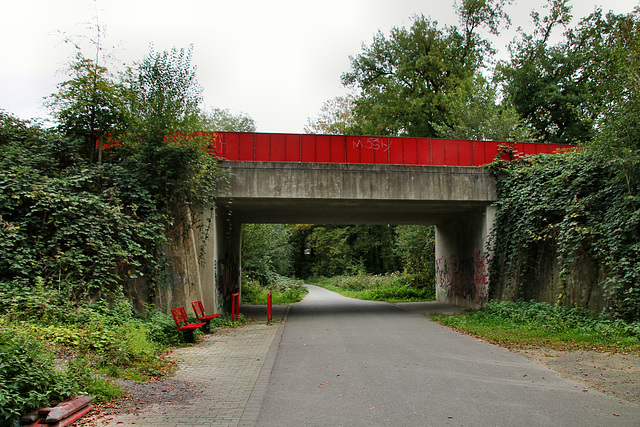 Brücke der ehem. RBH-Zechenbahn über dem Stuckenbuscher Weg (Herten) / 17.10.2020