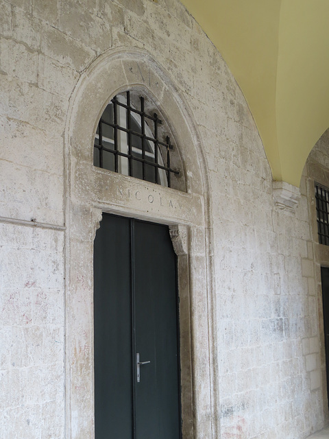 Dubrovnik : linteaux de la cour intérieure, 1