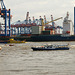 Schiffsverkehr im Hamburger Hafen