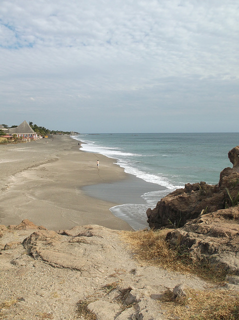 Marcher sur la plage.....Strolling alone on the beach....