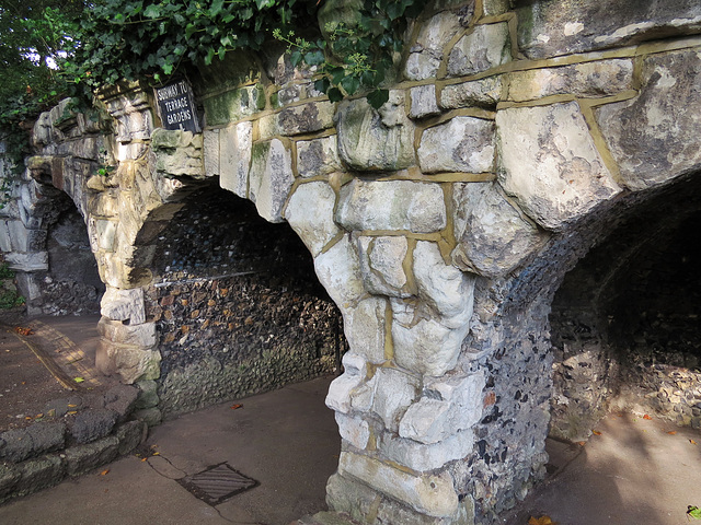 grotto gate, terrace gardens, richmond, london