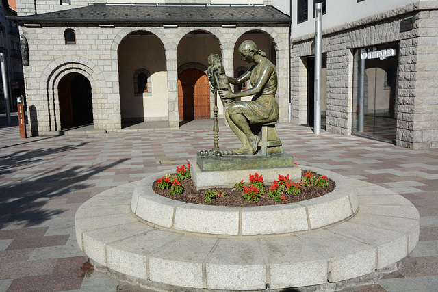 Andorra la Vella, Statue in the Plaça de l'Església