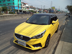 Yellow MG / MG jaune de la Thaïlande.