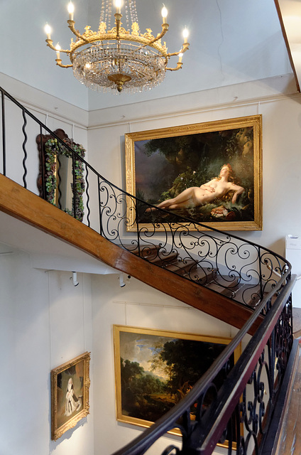 M'sieur, y'a une femme nue dans l'escalier !