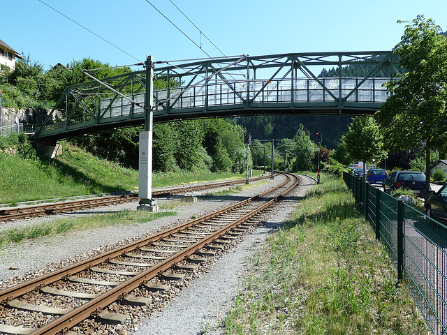 Fussgängerüberführung beim Bahnhof Weisenbach