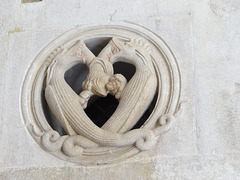 Façade occidentale de la cathédrale : curieux médaillon.