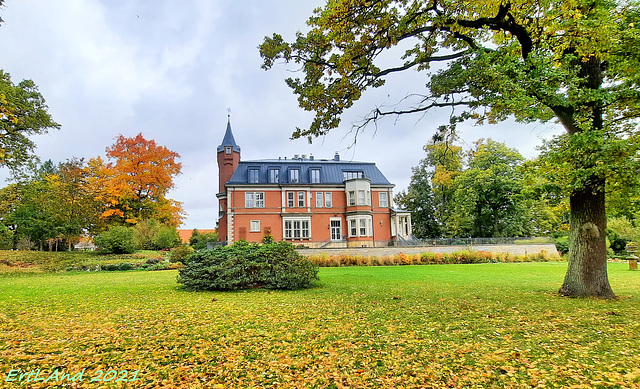 Jagdschloss im Herbst