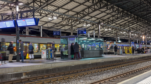 221114 Lausanne gare nuit 0