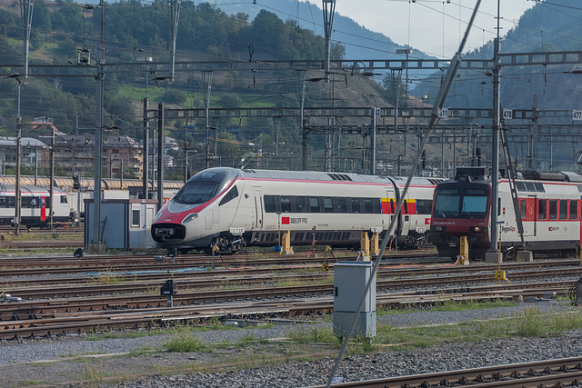 Hochgeschwindigkeits-Triebzug vom Typ SBB RABe 501 (bekannt als Giruno) der Schweizerischen Bundesbahn, hergestellt bei Stadler Rail