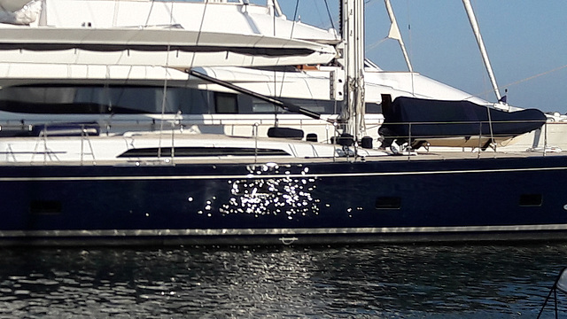 Reflets de l'eau sur le bâteau Porto Pi Palma