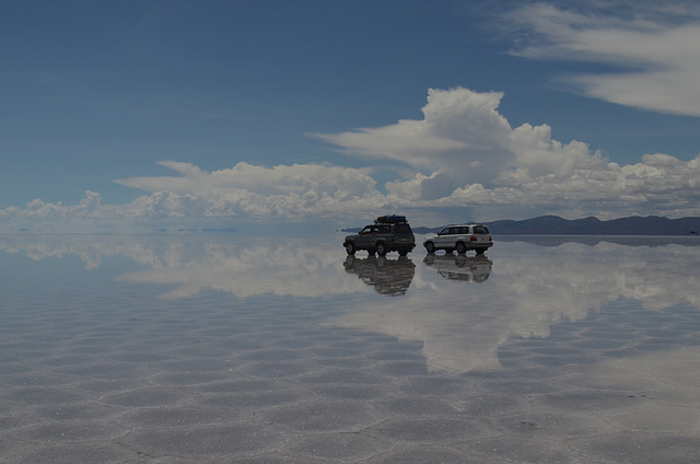 Bolivia, Salar de Uyuni, Driving across the Sky