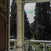 Blick von der Veranda der Villa Patumbah in den Park (© Buelipix)
