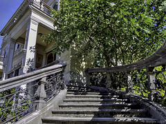 südlicher Treppenaufgang - Villa Patumbah (© Buelipix)